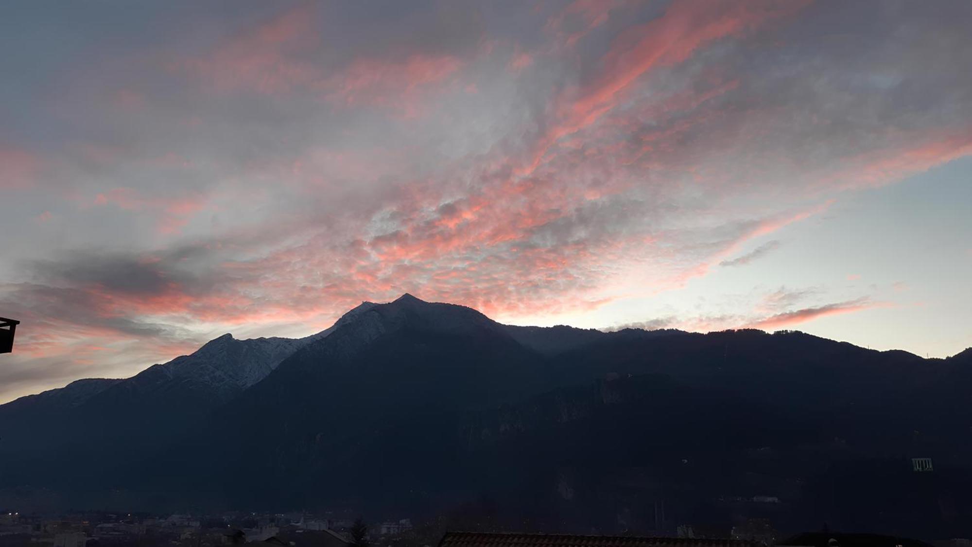 Over The Castle Apartment Trento Ngoại thất bức ảnh